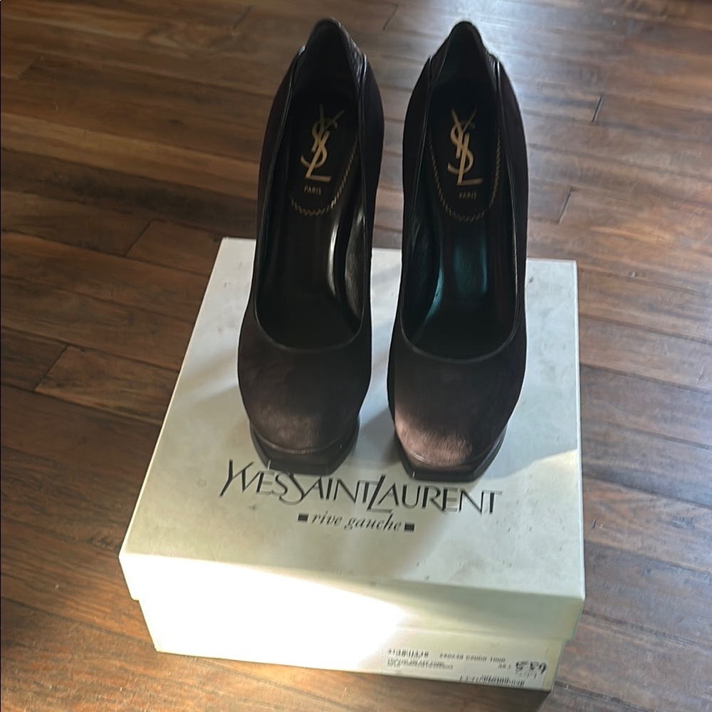 Yves Saint Laurent Women's Black Pumps